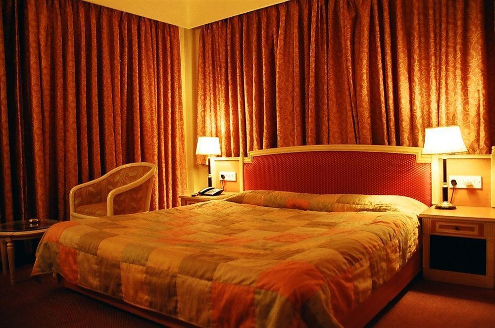 Hotel Celebrations Navi Mumbai Esterno foto
