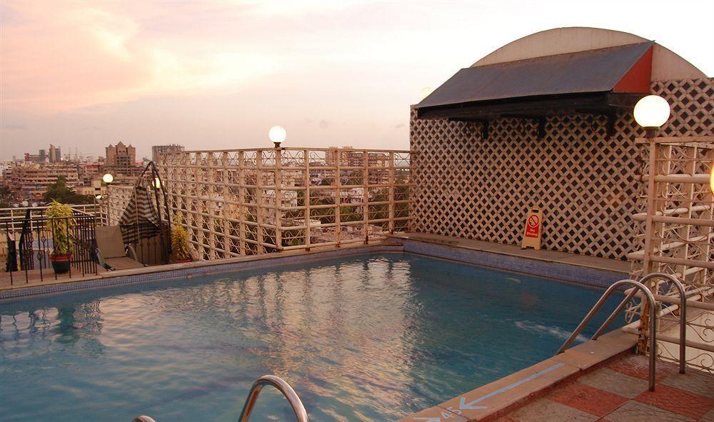 Hotel Celebrations Navi Mumbai Esterno foto