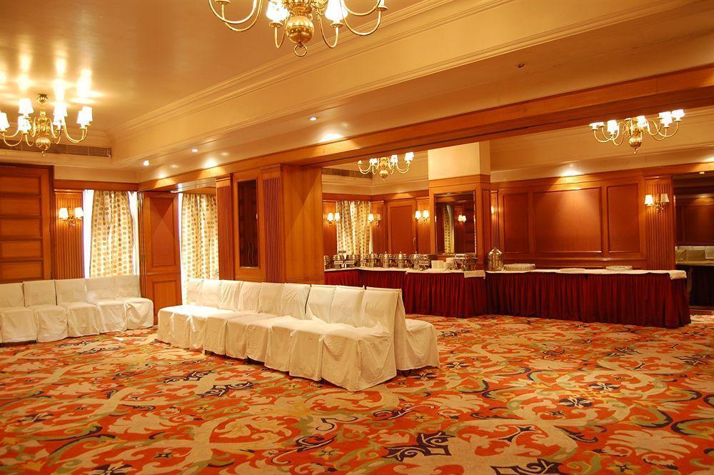 Hotel Celebrations Navi Mumbai Esterno foto