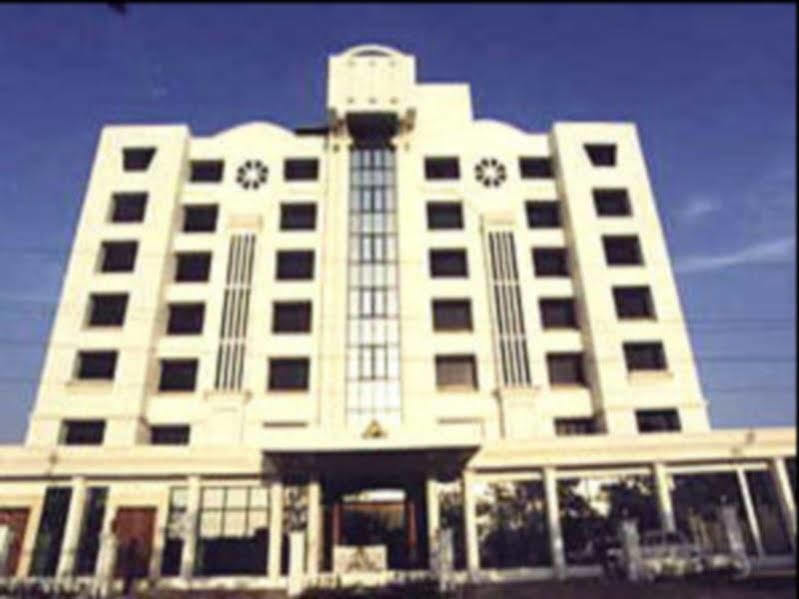 Hotel Celebrations Navi Mumbai Esterno foto
